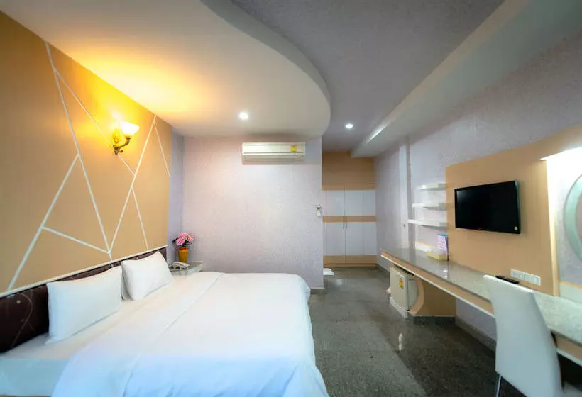 Martina Hotel Surin