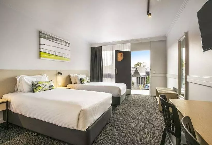 Hotel Nightcap At Matthew Flinders