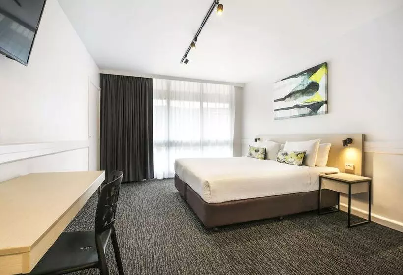 Hotel Nightcap At Matthew Flinders