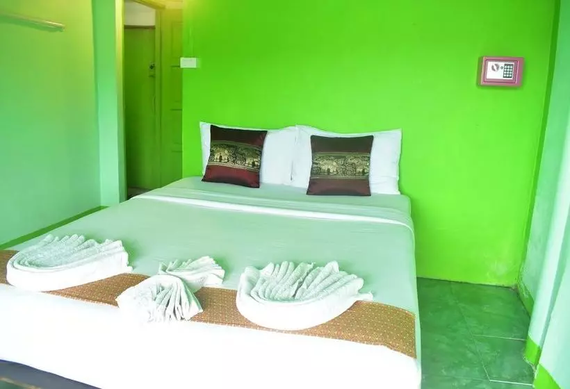 Hotel Phi Phi Beach Front Resort