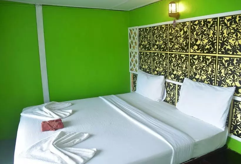 Hotel Phi Phi Beach Front Resort