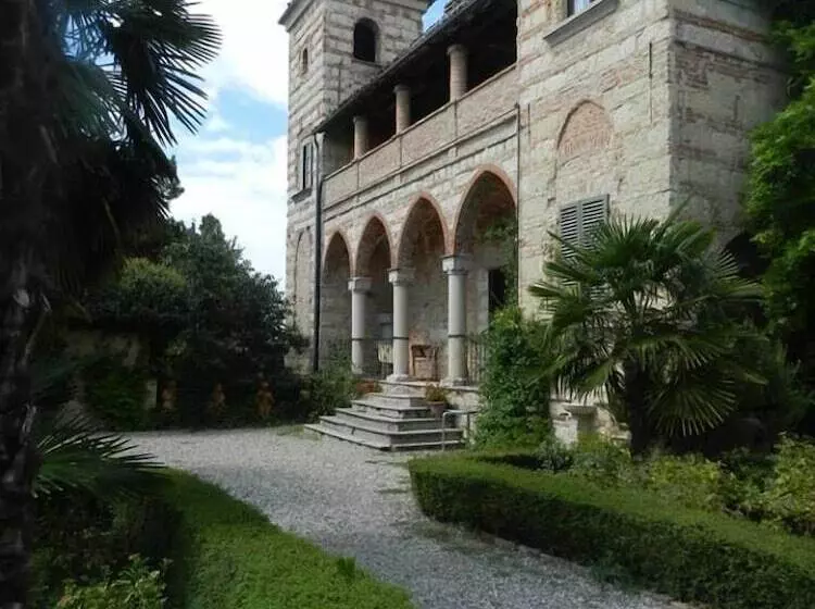 ペンション Castello Di Frassinello