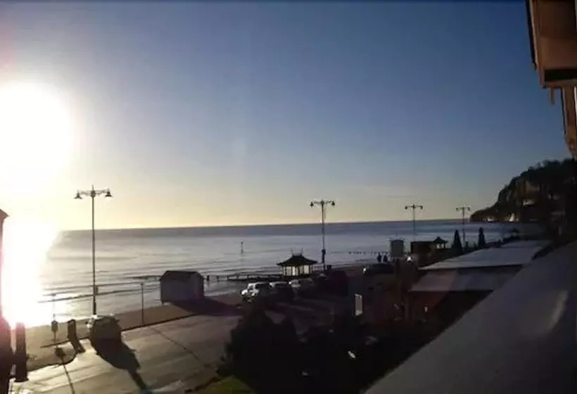 مبيت وإفطار Pink Beach Guest House