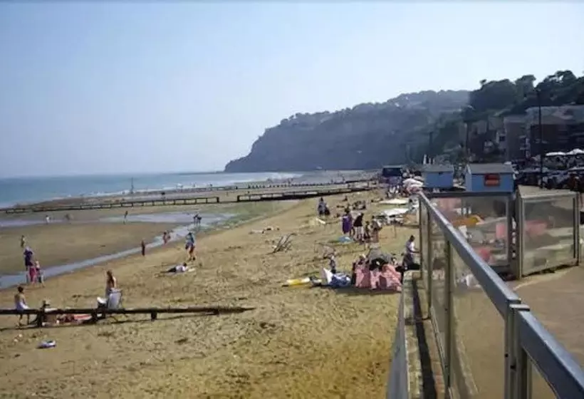 مبيت وإفطار Pink Beach Guest House