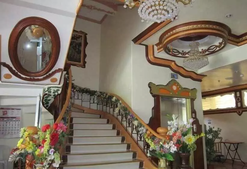 호텔 Golden Stallion Suites