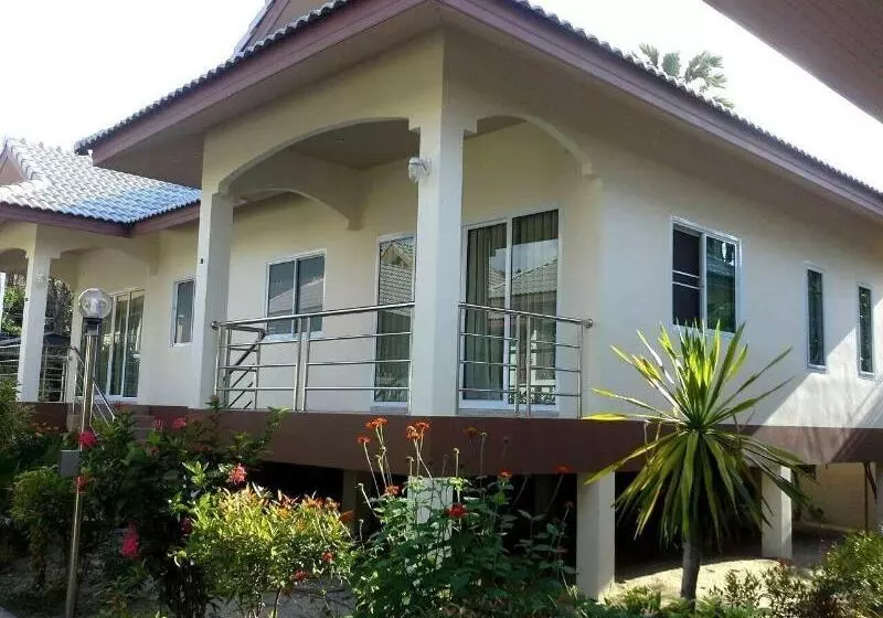 هتل Krisada Beach Resort