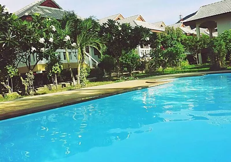 هتل Krisada Beach Resort