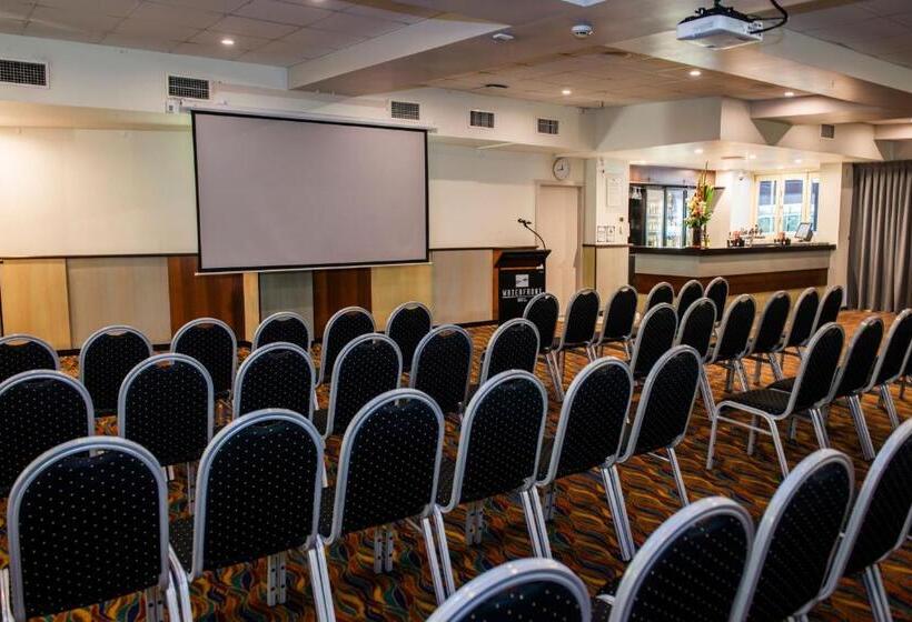 בית מלון כפרי Nightcap At Waterfront