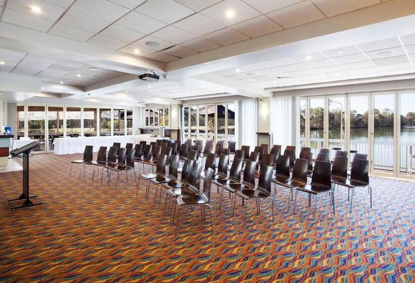 בית מלון כפרי Nightcap At Waterfront