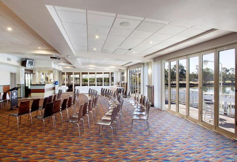 בית מלון כפרי Nightcap At Waterfront