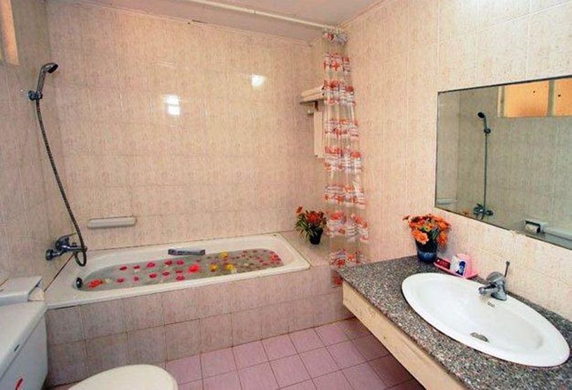 هتل Yuzana Resort Ngwe Saung Beach