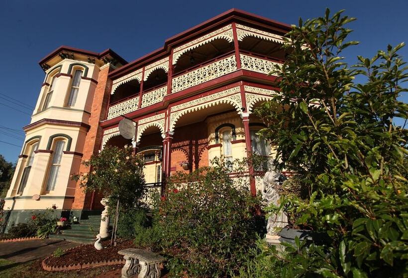 Bed and Breakfast The Grand On Macfie