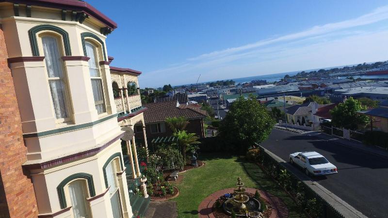 Bed and Breakfast The Grand On Macfie