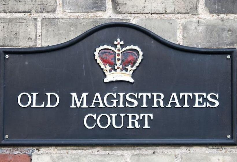 Bed and Breakfast The Old Magistrates Court