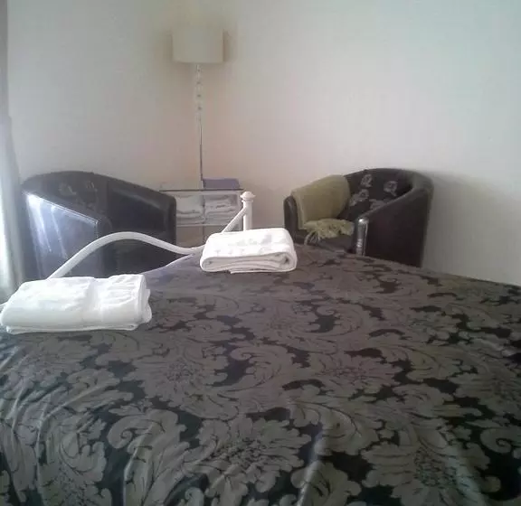 Gloucester On Avon Bed & Breakfast