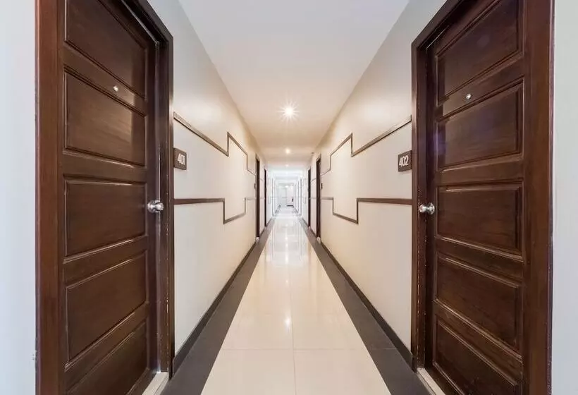 Отель Capital O 1102 The Sp Boutique