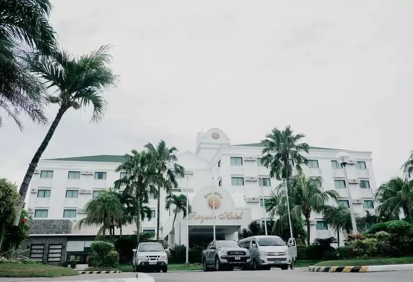 בית מלון כפרי East Asia Royale