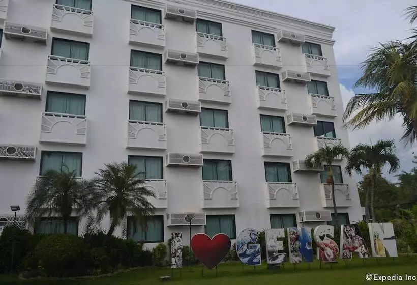 בית מלון כפרי East Asia Royale