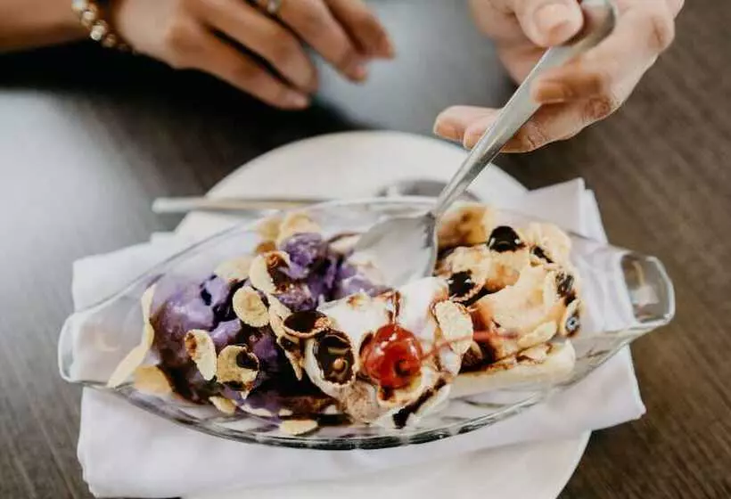 בית מלון כפרי East Asia Royale