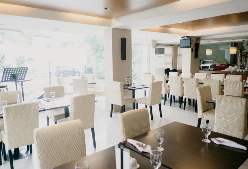 בית מלון כפרי East Asia Royale