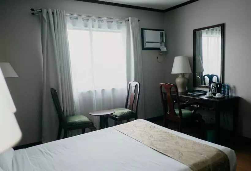 בית מלון כפרי East Asia Royale