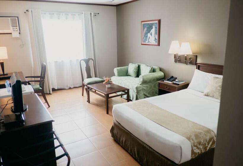 בית מלון כפרי East Asia Royale