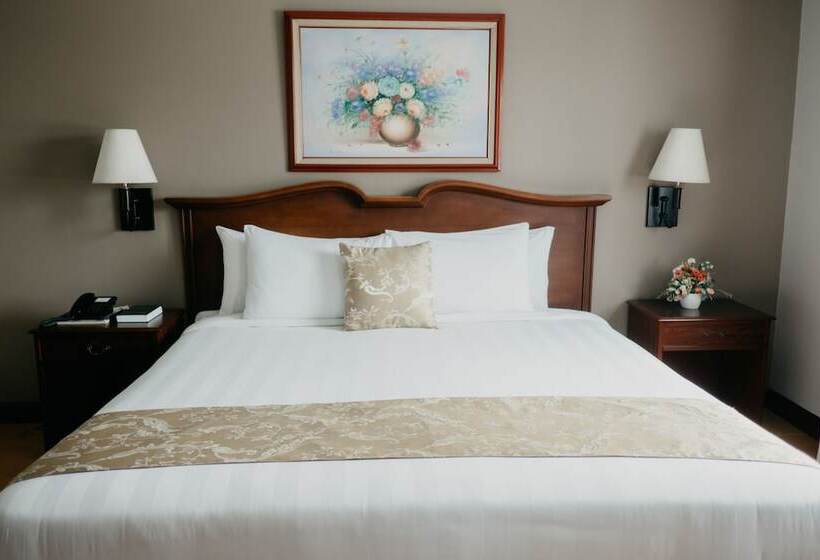 בית מלון כפרי East Asia Royale