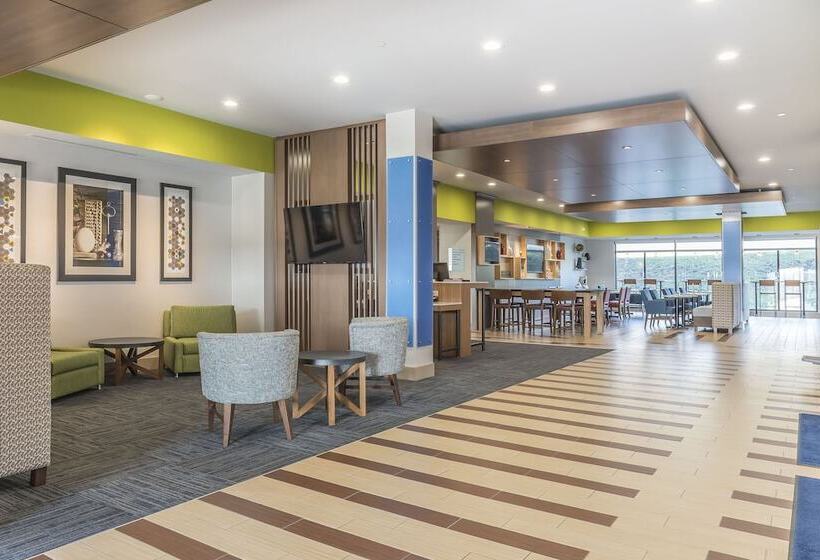 ホテル Holiday Inn Express & Suites Clarion, An Ihg