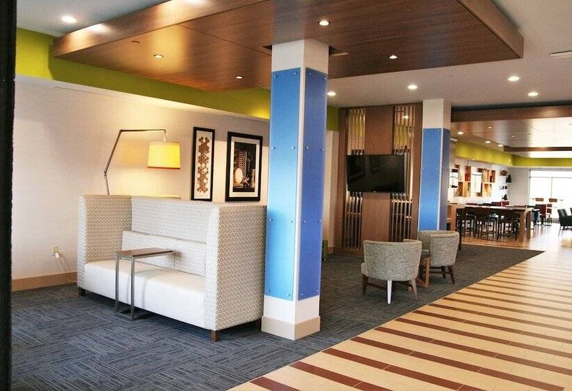 ホテル Holiday Inn Express & Suites Clarion, An Ihg