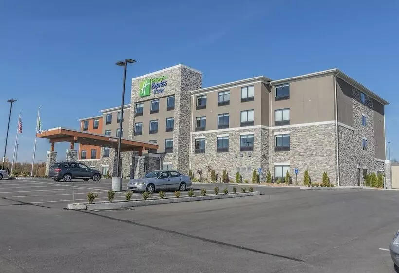 فندق Holiday Inn Express & Suites Clarion, An Ihg