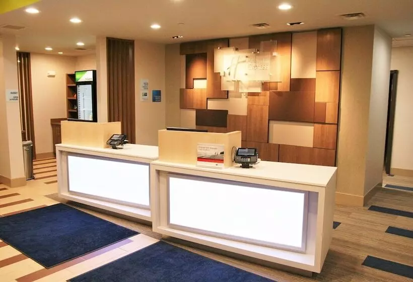 فندق Holiday Inn Express & Suites Clarion, An Ihg