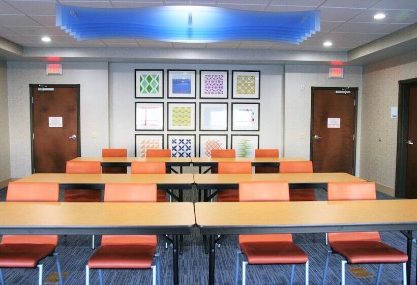 ホテル Holiday Inn Express & Suites Clarion, An Ihg