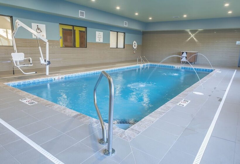 ホテル Holiday Inn Express & Suites Clarion, An Ihg