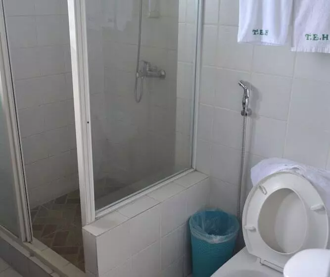 هتل Reddoorz Plus At The Ridge Tagaytay