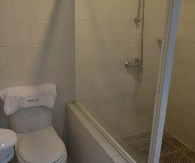 هتل Reddoorz Plus At The Ridge Tagaytay