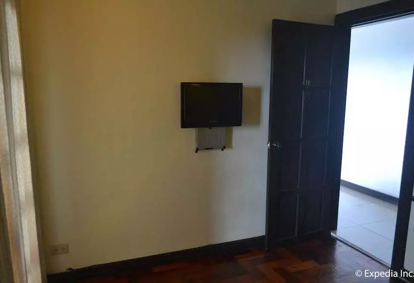 هتل Reddoorz Plus At The Ridge Tagaytay