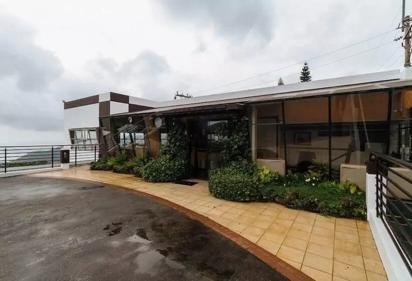 هتل Reddoorz Plus At The Ridge Tagaytay