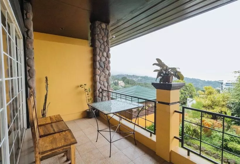 هتل Reddoorz Plus At The Ridge Tagaytay