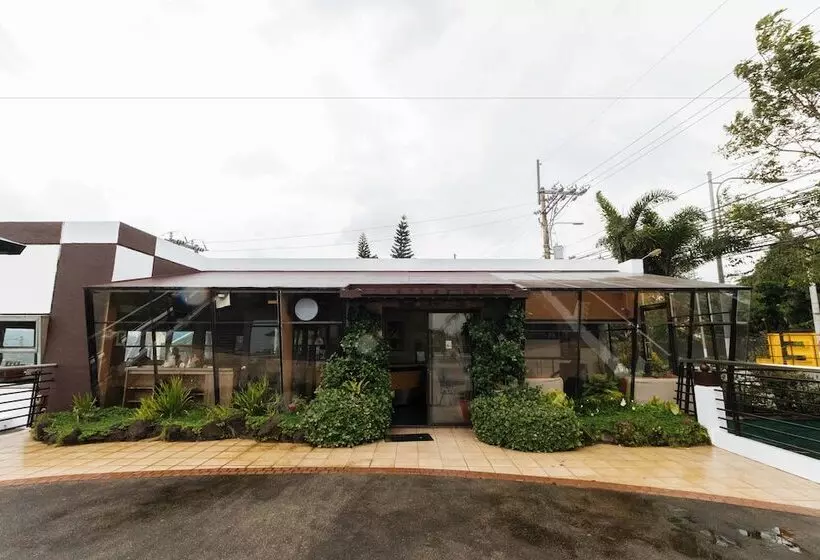 هتل Reddoorz Plus At The Ridge Tagaytay