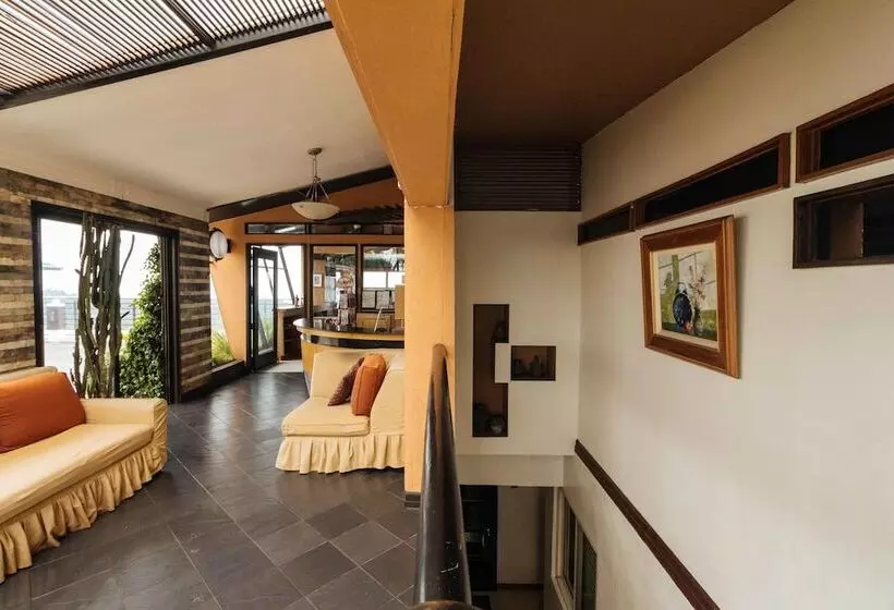 هتل Reddoorz Plus At The Ridge Tagaytay