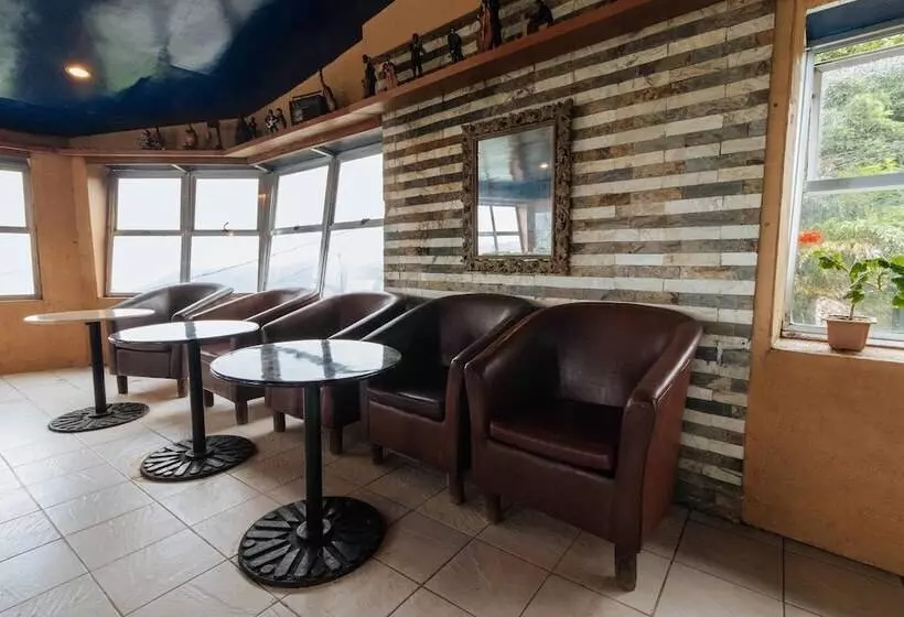 هتل Reddoorz Plus At The Ridge Tagaytay