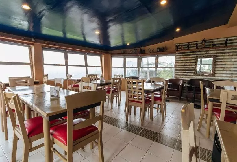 هتل Reddoorz Plus At The Ridge Tagaytay