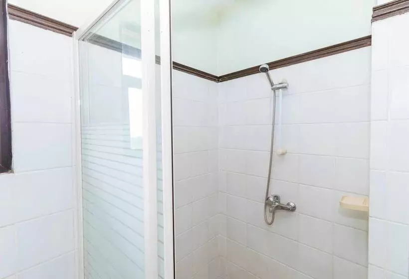 هتل Reddoorz Plus At The Ridge Tagaytay