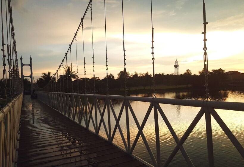 Отель The Beverly Hills