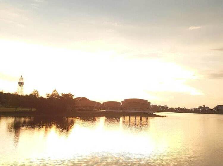 Отель The Beverly Hills