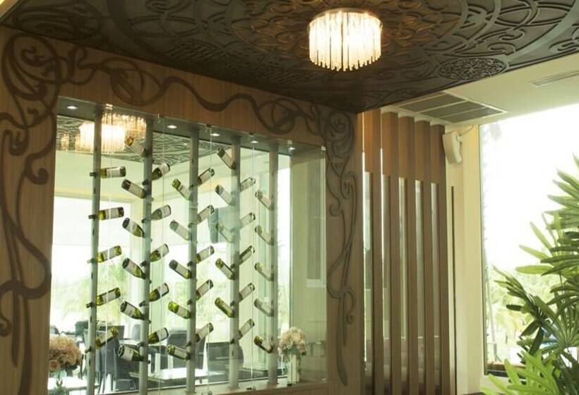 Отель The Beverly Hills