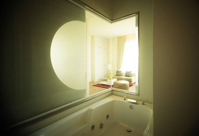 Отель The Beverly Hills