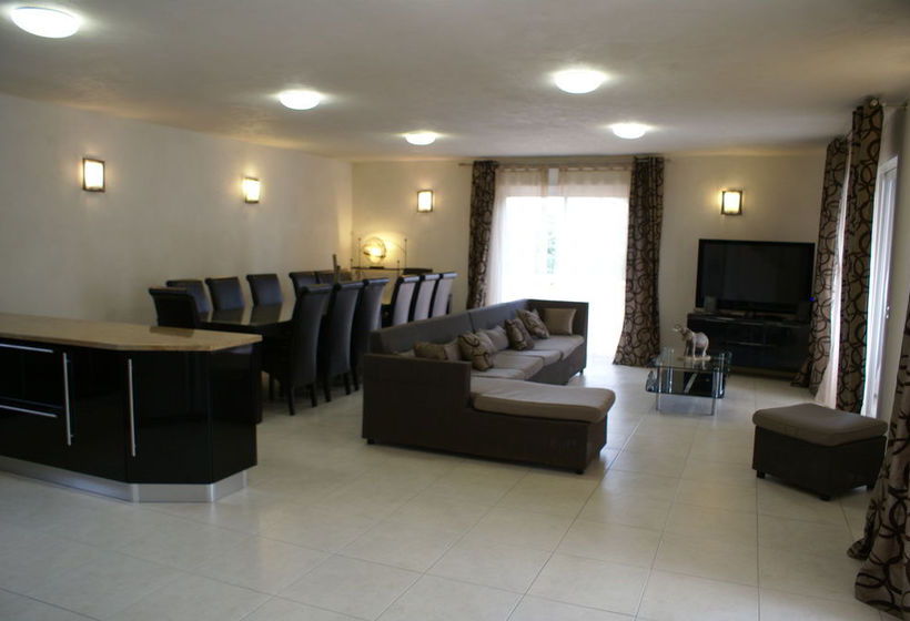 Le Clos Des Vendanges