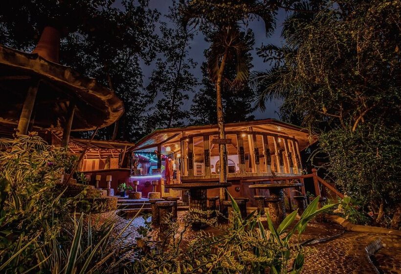 אתר נופש Atremaru Jungle Retreat