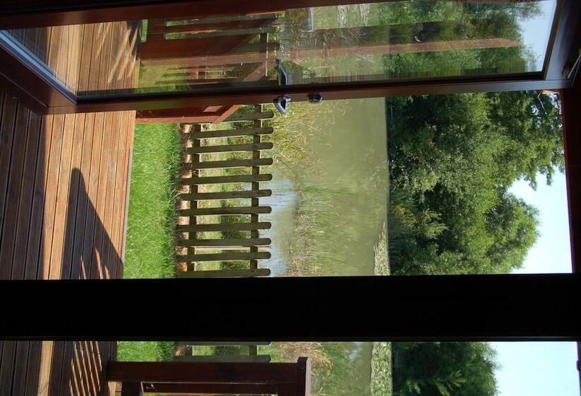 Watermeadow Lakes & Lodges